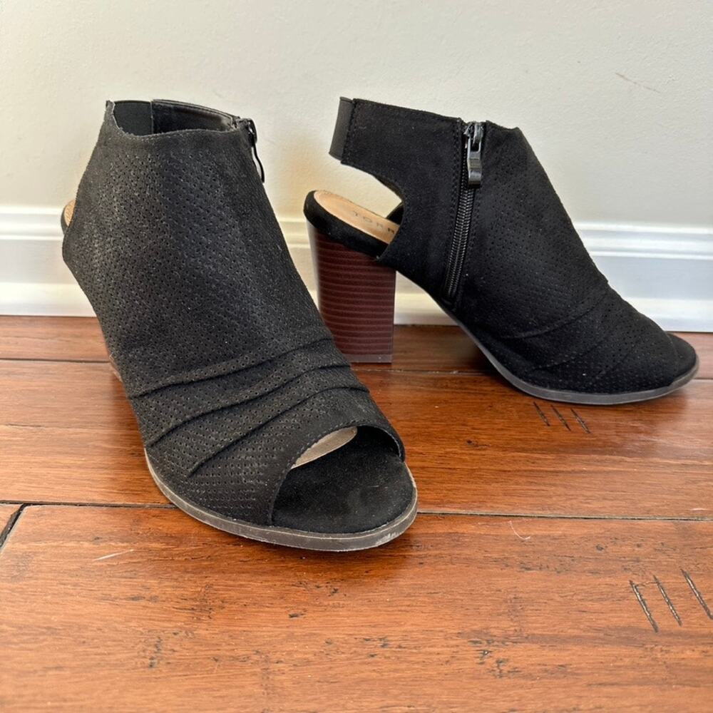 TORRID Women's 9W Perforated Slouch Heel Shootie Bootie Black Side Zip Open Toe